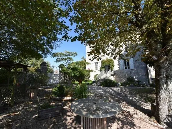 Maison 7 pièces 405 m² 