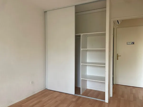 Bel appartement avec balcon et vue degagée 