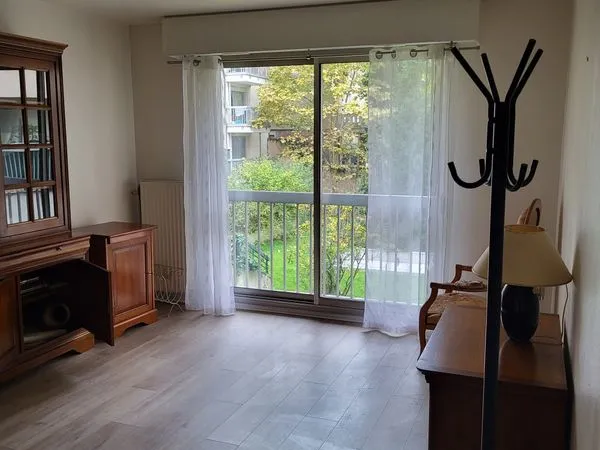 A louer F2 suresnes centre surveillance 24h/24 