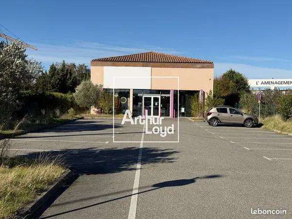 Local commercial 663 m² 
