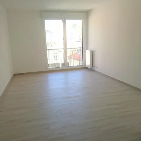 Grand studio de 34m2 à louer - Villiers sur Marne (au pieds de la gare) ! 