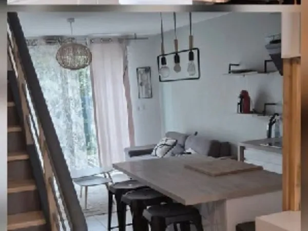MAISON F3 AVEC PLACE DE PARKING ET TERRASSE 