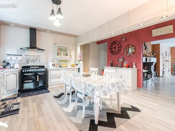 Maison 5 pièces 230 m² 