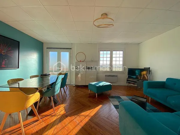 Beaucoup de charme pour cette belle propriété : Deux maisons d'habitation + grand sous-sol + chais 