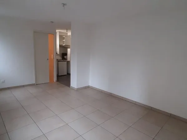 Studio 27 m² - 1er étage avec ascenseur + Garage 13 m² en sous-sol - Lyon 7ème 