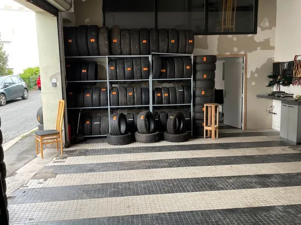Dépôt / Local commercial - 150 m² - Rentabilité brute 11,3 % 