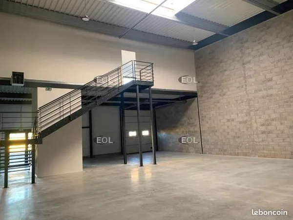 Local commercial 306 m² 
