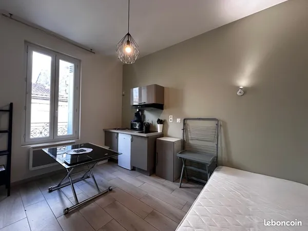 Studio 1 pièce 18 m² 