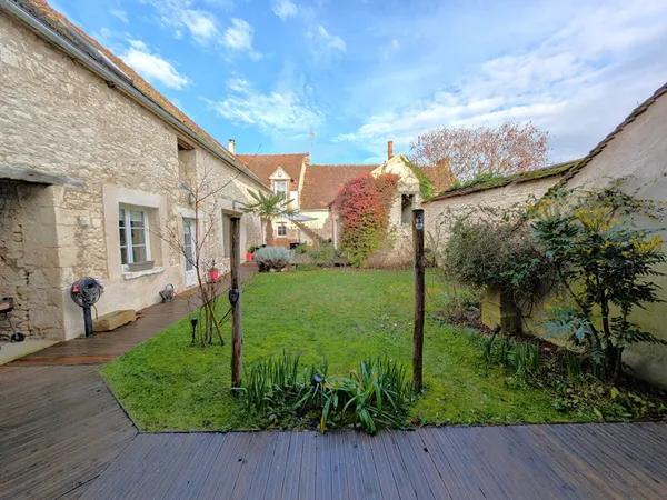 Maison sur la commune de Charmoy entre Auxerre et Joigny avec 3 chambres 
