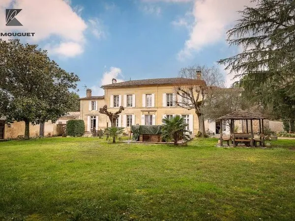 Maison 10 pièces 356 m² 