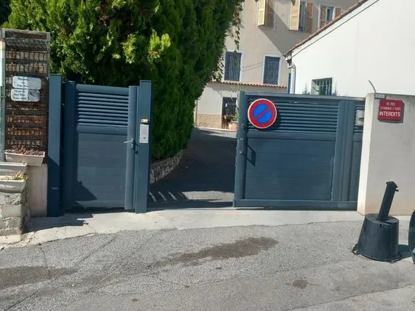 PARKING extérieur quartier Gambetta/Parc Impérial 