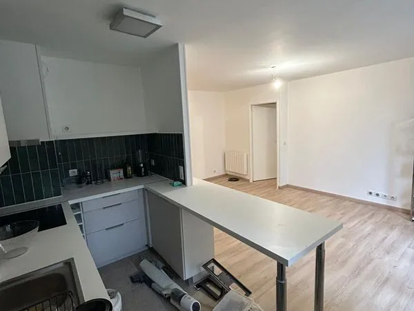 T2 44 m² refait à neuf - balcon, parking, résidence calme - proche gare/A13 