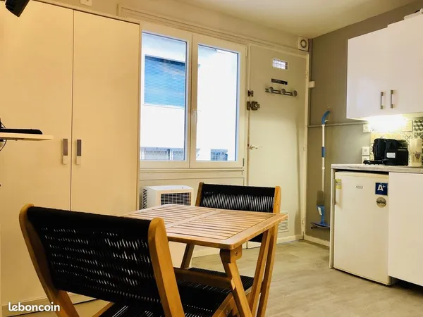 Chambre de service 1 pièce 12 m² 