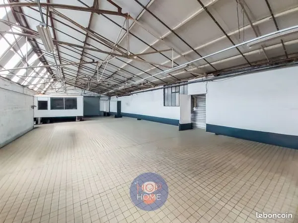 Local commercial 1 pièce 245 m² 