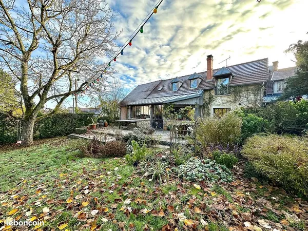Maison 8 pièces 247 m² 