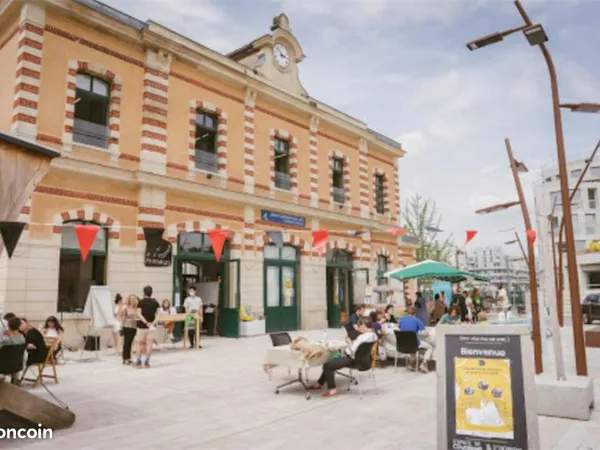 Boutique 141 m² LE MESNIL LE ROI 
