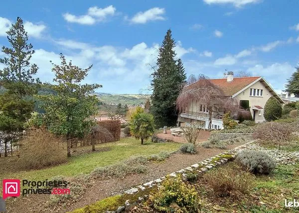 Maison 8 pièces 218 m² 