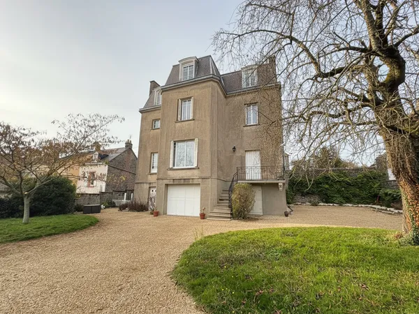 MAISON BOURGEOISE CENTRE VILLE MAYENNE 