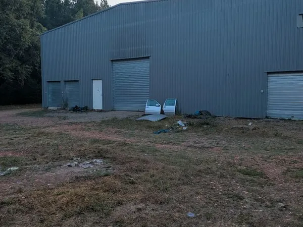 Local artisanal 110 m2 a St Perdon 