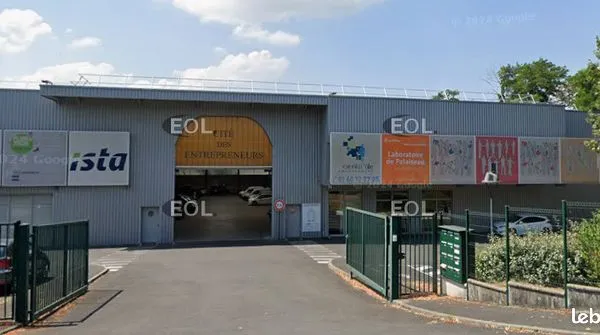 Local d'activité 293 m² 