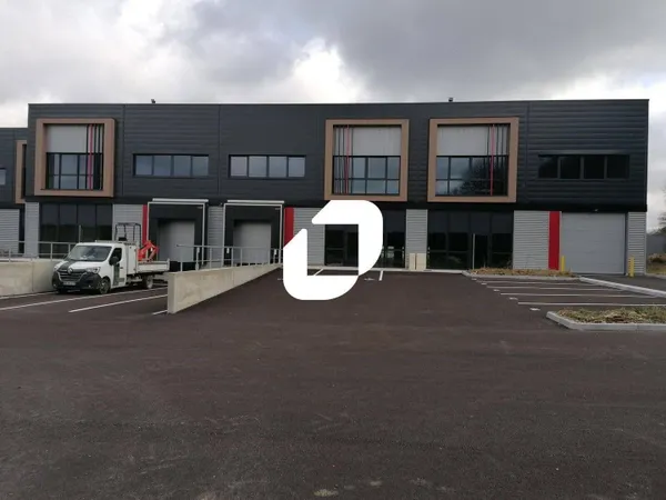 Local d'activité 5529 m² 