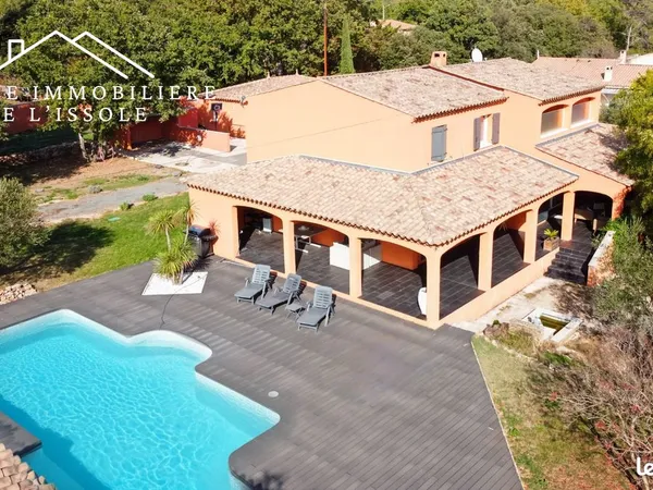 Propriété 6 pièces 225 m² 