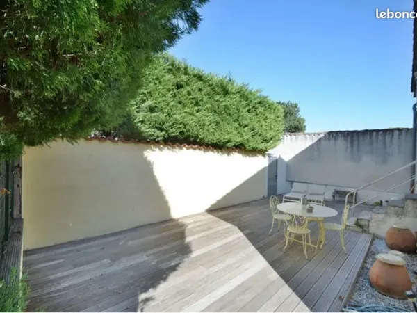 Triplex atypique au coeur du parc du Château de Vourles 