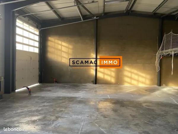 Local industriel 114 m² 