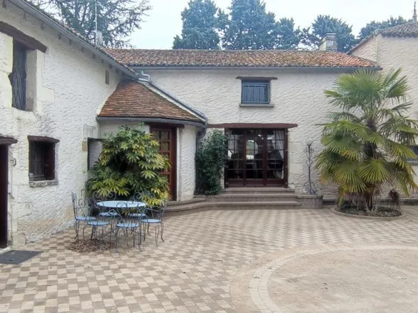 Maison 6 pièces 251 m² 