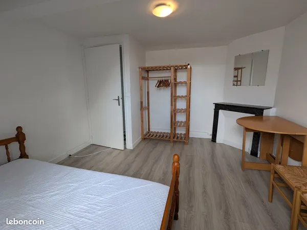 Studio central versailles a louer 800 