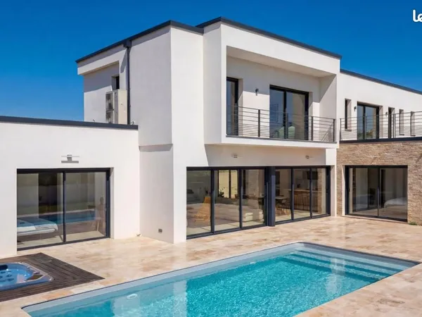Villa 8 pièces 285 m² 
