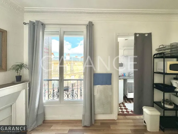 Studio 1 pièce 14 m² 