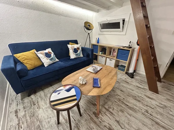 STUDIO RÉNOVÉ AU CENTRE-VILLE 