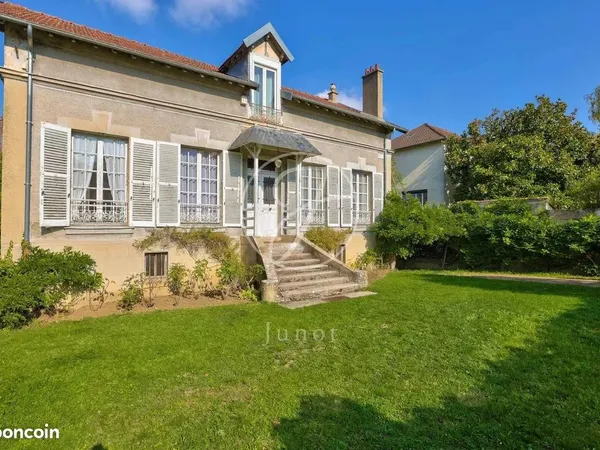 Propriété 7 pièces 210 m² 