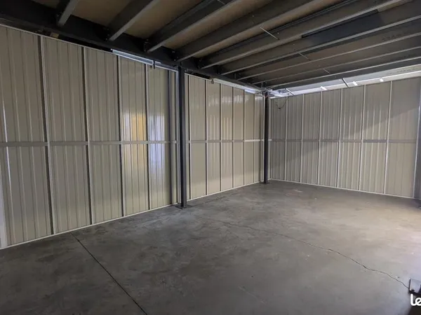 Hangar 30 m² Nimes 