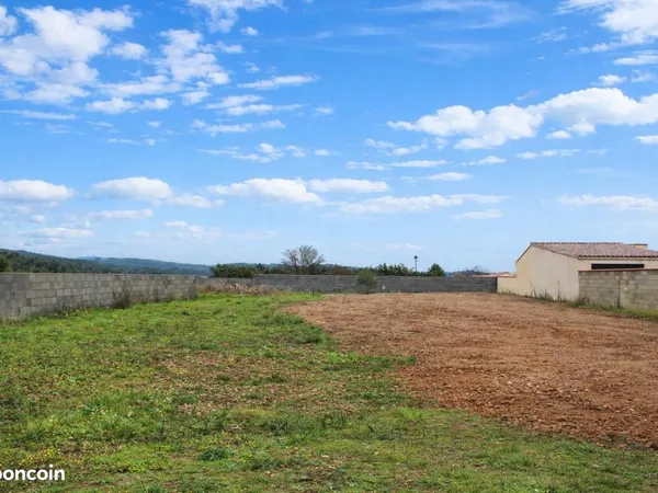Terrain 1 070 m² Trausse 