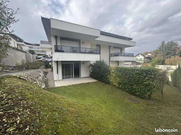Studio 1 pièce 30 m² 
