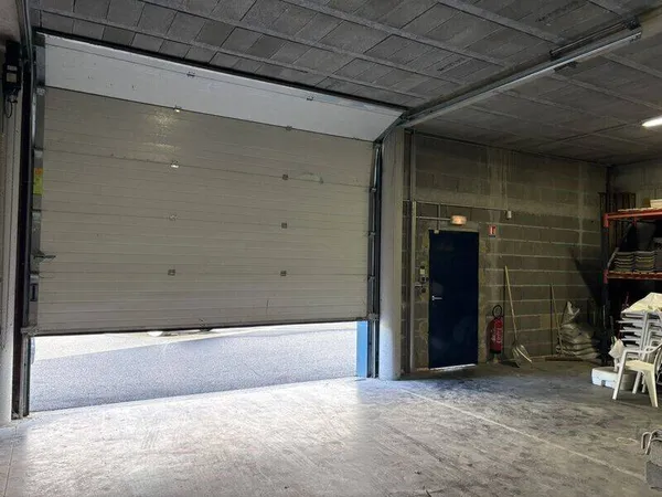 Local d'activité 284 m² 