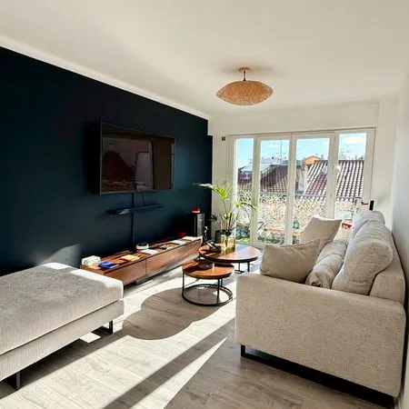 Appartement 2 pièces traversant rénové - balcons, parkings et caves - Cannes 