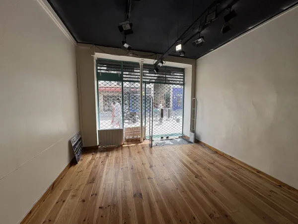 Boutique 2 pièces 81 m² 