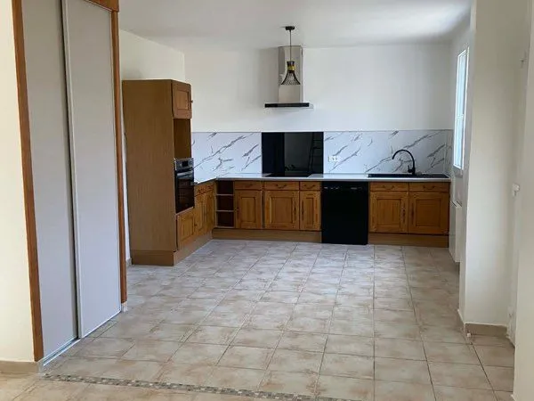 À louer maison avec garage et jardin 