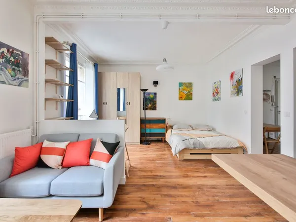 Vente grand studio rénové en plein coeur de Montmartre 