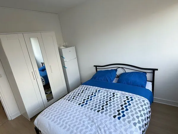 Location de belle chambre meublée à Pontoise éligible CAF/APL 