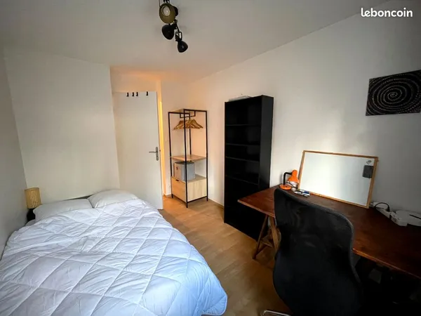 Petite chambre en colocation 