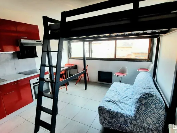 MIGNON Petit Studio sécurisé moderne très lumineux. Loué EXCLUSIVEMENT à ETUDIANT(E) 300 m 