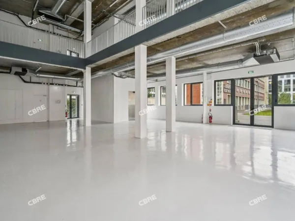 Bureau 950 m² 