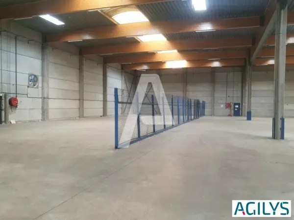 A LOUER : 5000m² d'espaces logistiques en façade de la francilienne 