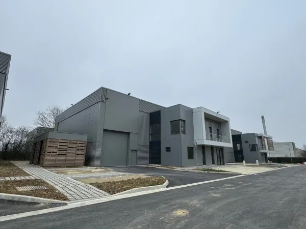 A LOUER Bâtiment indépendant Chanteloup en Brie 