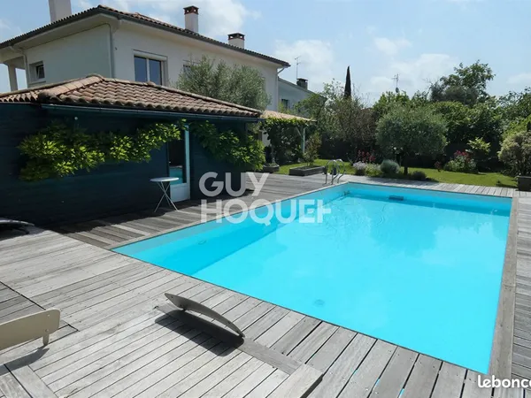 Maison 7 pièces 234 m² 