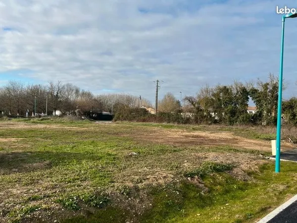 Terrain 560 m² Mauze Sur Le Mignon 